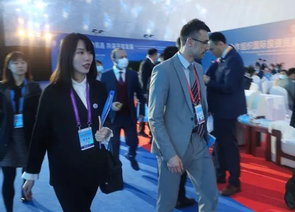 合肥陪同翻譯公司的譯員需要注意哪些事項